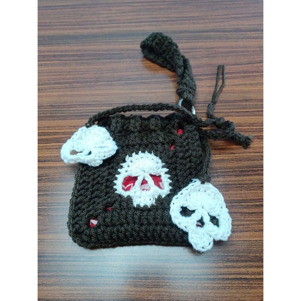 Crocheted SKULL Purse Brown & White Handmade SKULLS CHARMS RED BANDANA LINING - Picture 10 of 11